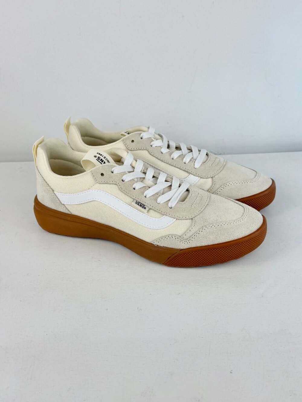 Men's 9 - VANS UltraRange EXP Sneaker - Suede Gum Classic White